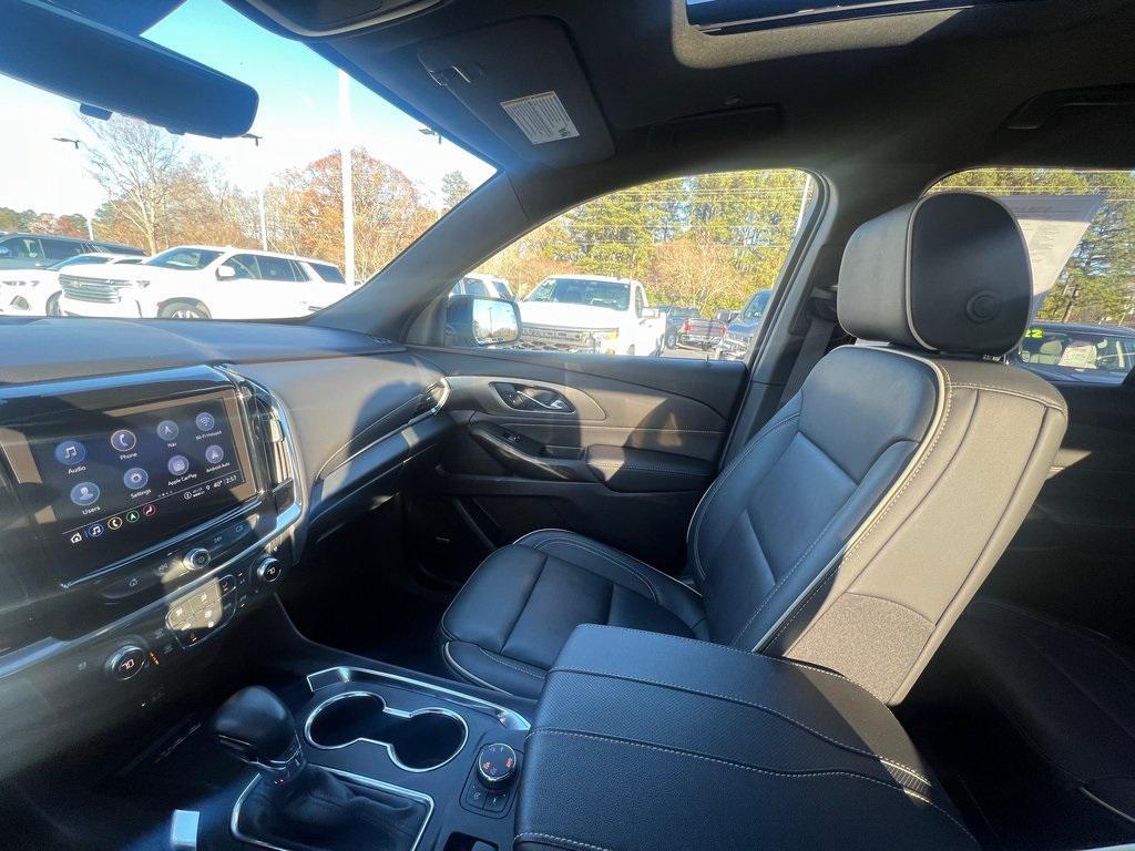 used 2022 Chevrolet Traverse car, priced at $33,900