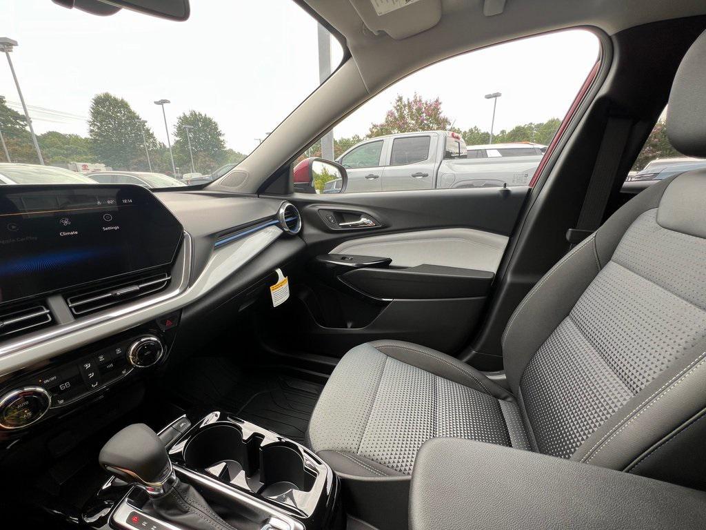 new 2025 Chevrolet Trax car, priced at $26,155