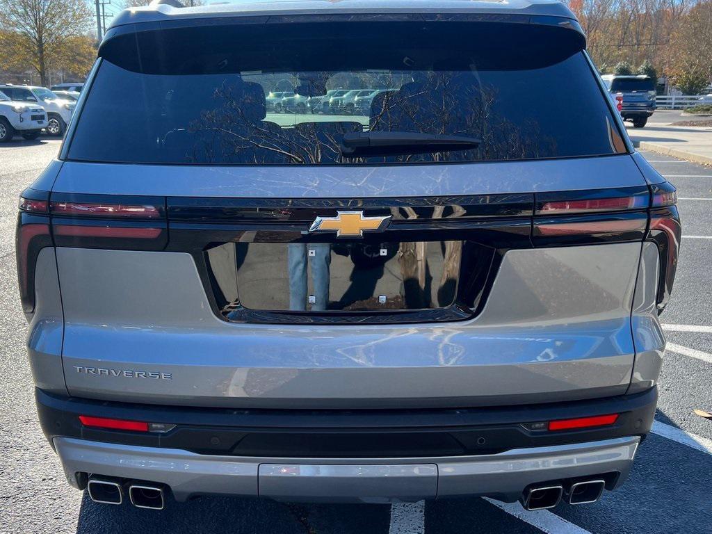 used 2025 Chevrolet Traverse car, priced at $36,892