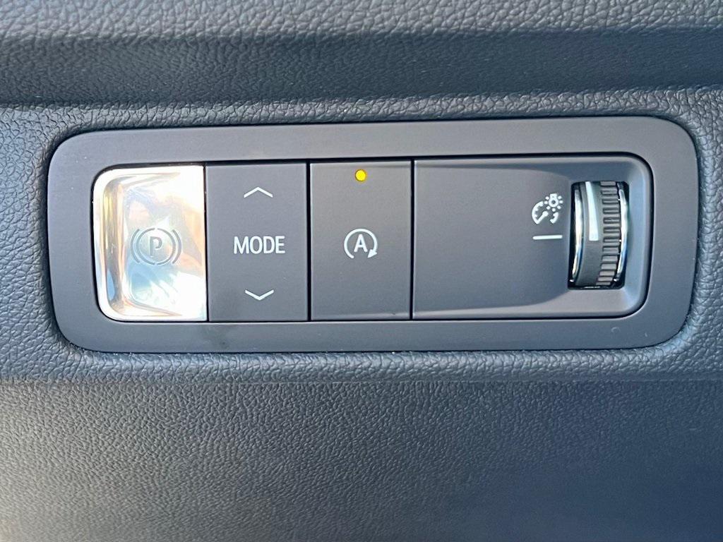 used 2025 Chevrolet Traverse car, priced at $36,892