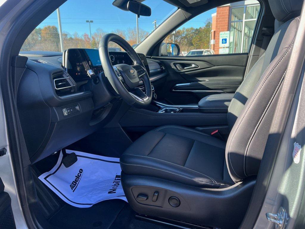 used 2025 Chevrolet Traverse car, priced at $36,892