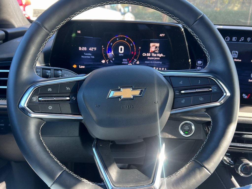 used 2025 Chevrolet Traverse car, priced at $36,892