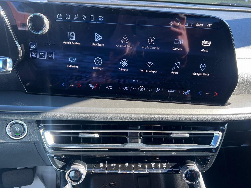 used 2025 Chevrolet Traverse car, priced at $36,892