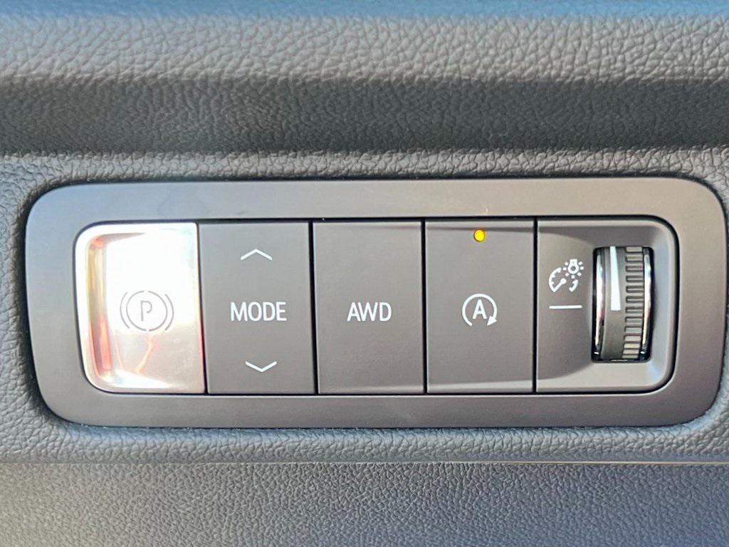 used 2025 Chevrolet Traverse car, priced at $37,999