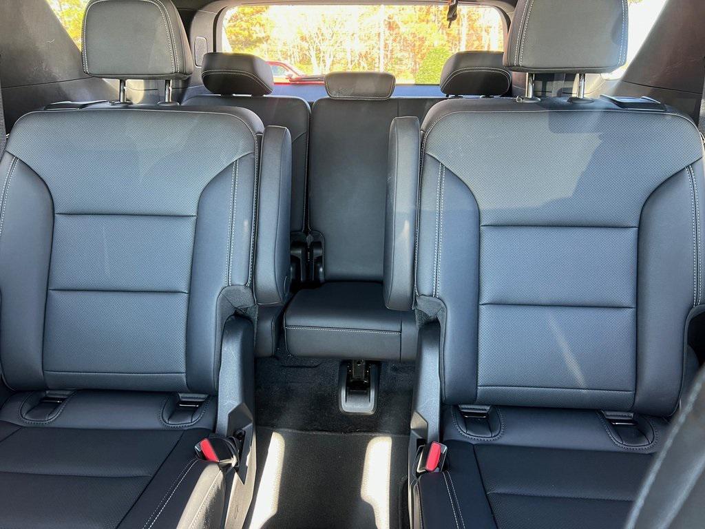 used 2025 Chevrolet Traverse car, priced at $37,999