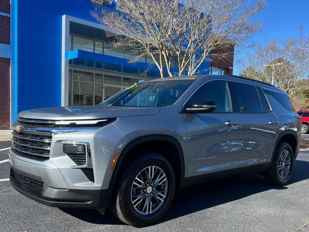 used 2025 Chevrolet Traverse car, priced at $37,999