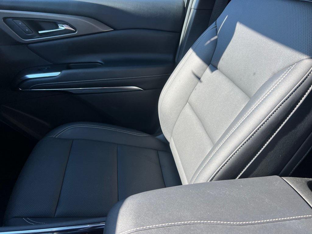 used 2025 Chevrolet Traverse car, priced at $37,999