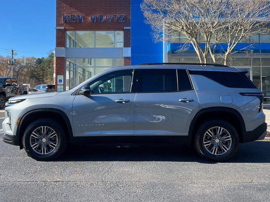 used 2025 Chevrolet Traverse car, priced at $37,999