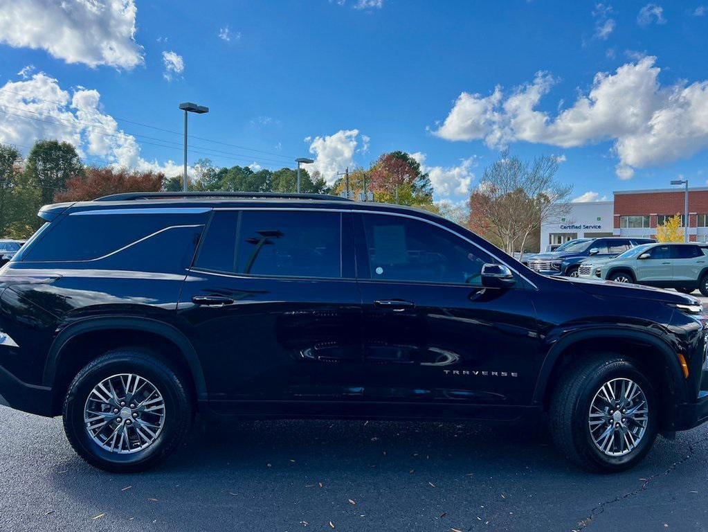 used 2025 Chevrolet Traverse car, priced at $36,990