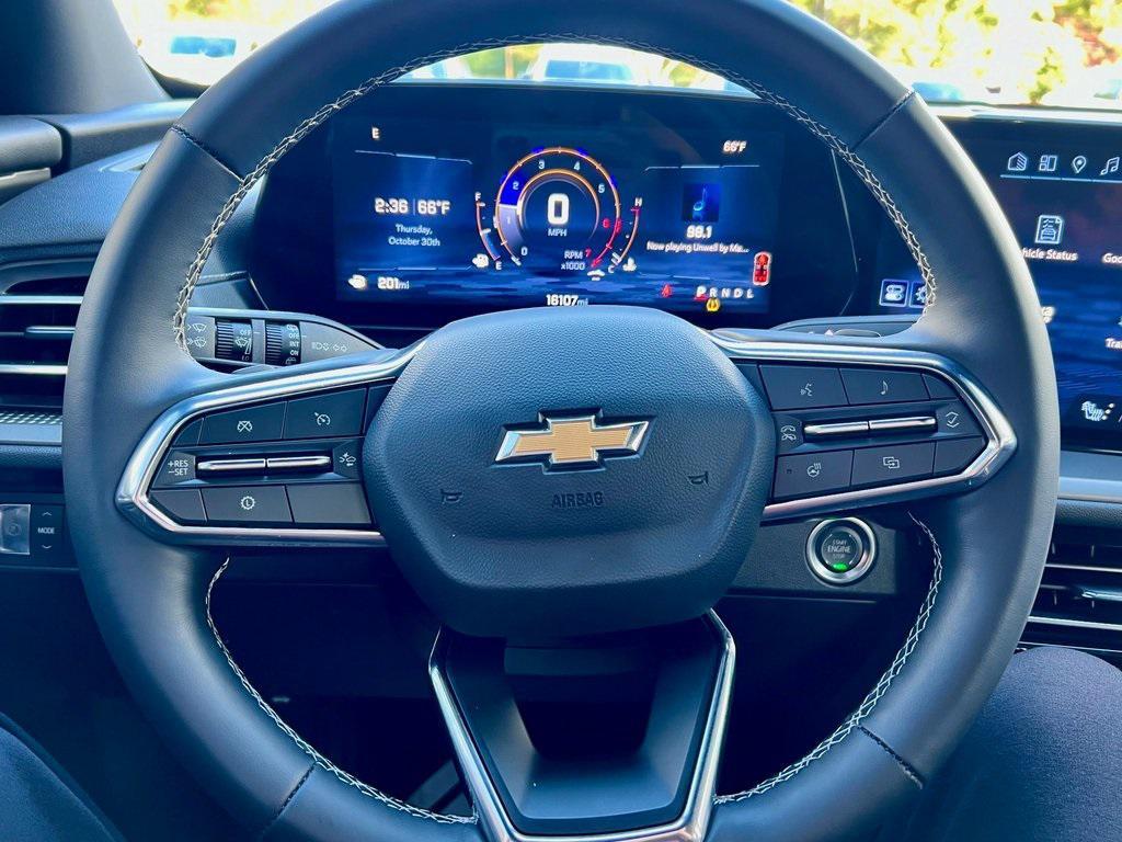 used 2025 Chevrolet Traverse car, priced at $36,990