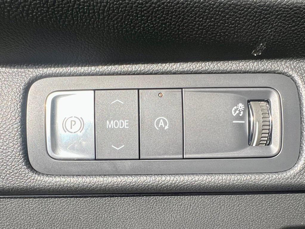 used 2025 Chevrolet Traverse car, priced at $36,990