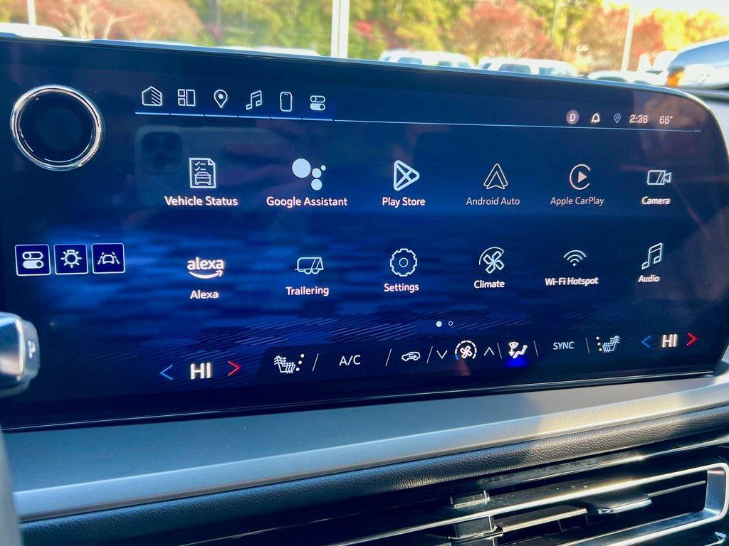 used 2025 Chevrolet Traverse car, priced at $36,990