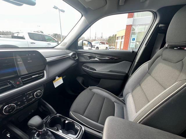 new 2025 Chevrolet TrailBlazer car, priced at $28,080