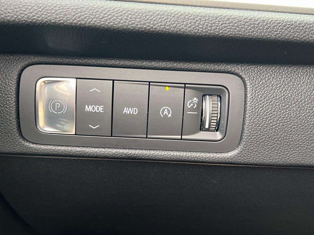 used 2025 Chevrolet Traverse car, priced at $40,500