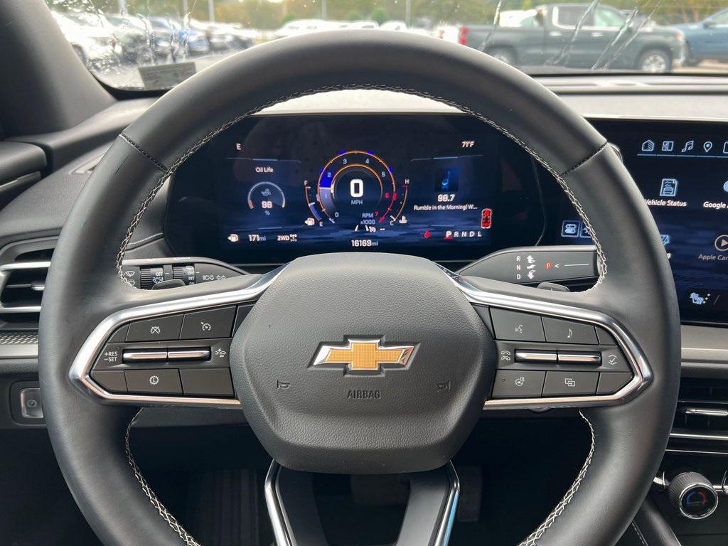 used 2025 Chevrolet Traverse car, priced at $40,500