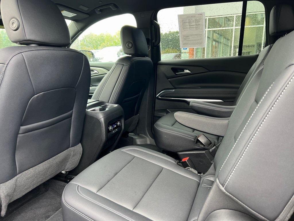 used 2025 Chevrolet Traverse car, priced at $40,500
