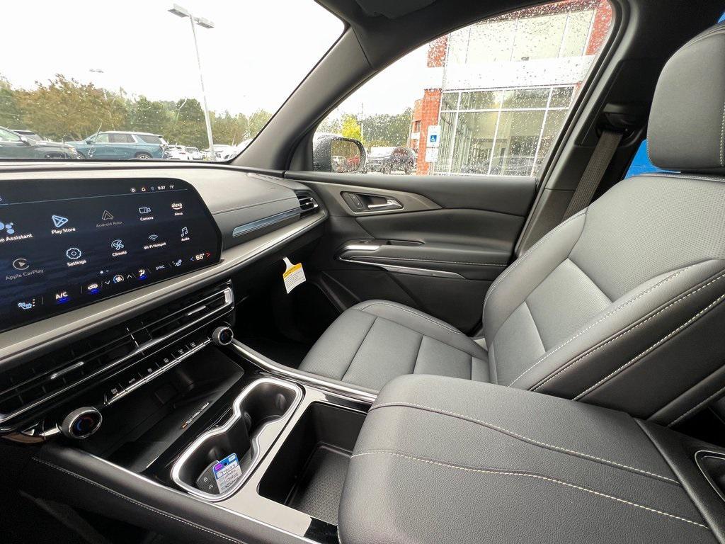 used 2025 Chevrolet Traverse car, priced at $40,500