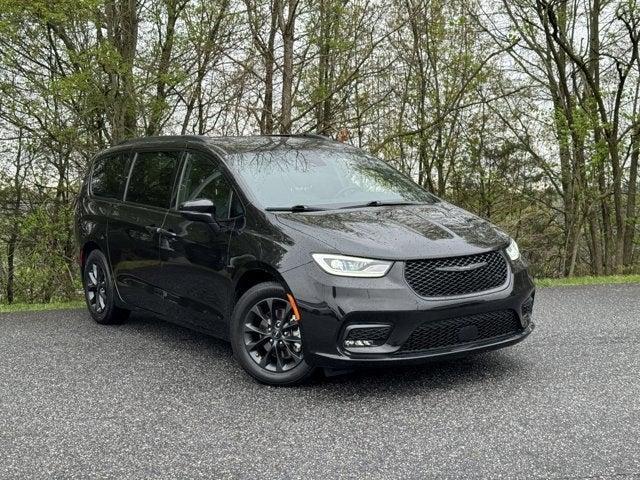 used 2021 Chrysler Pacifica car, priced at $27,900