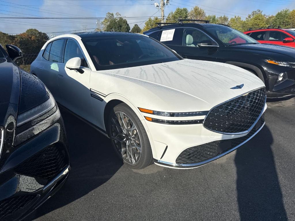 used 2023 Genesis G90 car