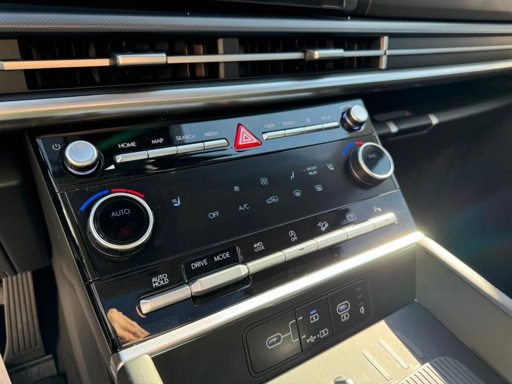 used 2025 Hyundai Santa Fe car, priced at $42,900