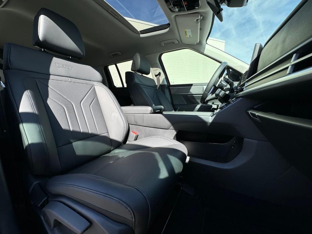 used 2025 Hyundai Santa Fe car, priced at $42,900