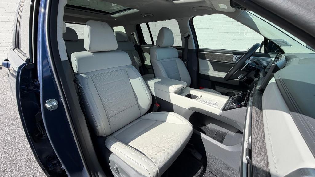 used 2025 Hyundai Santa Fe car, priced at $40,800