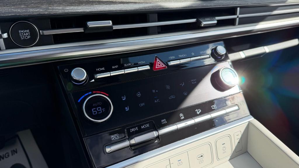 used 2025 Hyundai Santa Fe car, priced at $40,800