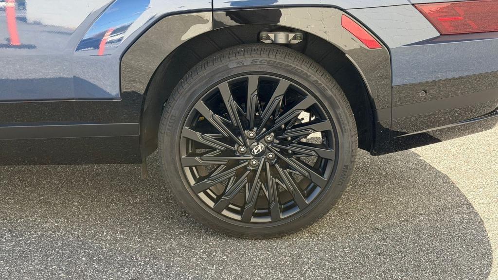 used 2025 Hyundai Santa Fe car, priced at $40,800