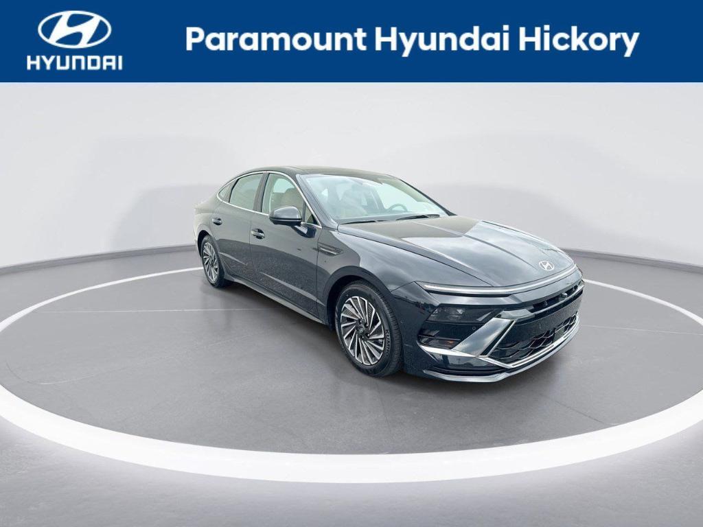 used 2025 Hyundai Sonata Hybrid car, priced at $32,900