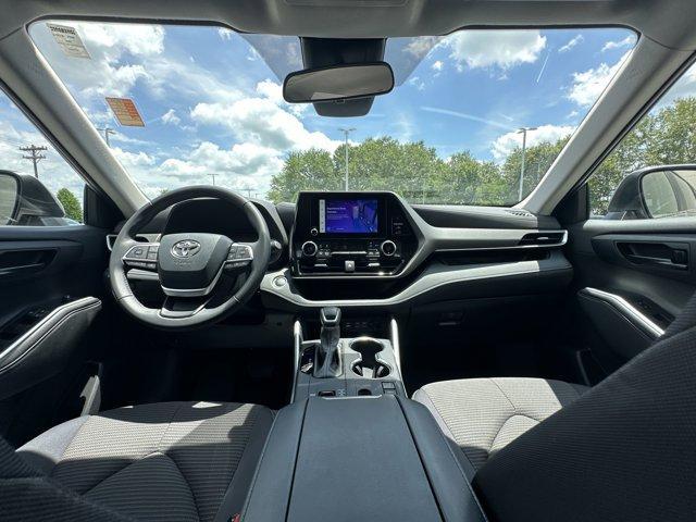 used 2024 Toyota Highlander car, priced at $40,900