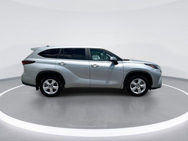 used 2024 Toyota Highlander car, priced at $40,900