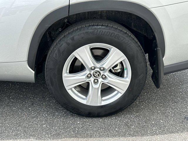 used 2024 Toyota Highlander car, priced at $40,900