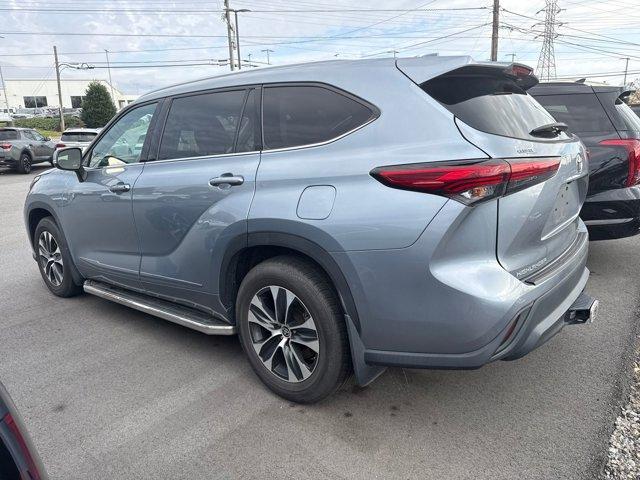 used 2021 Toyota Highlander car, priced at $32,900