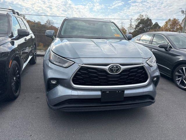 used 2021 Toyota Highlander car, priced at $32,900