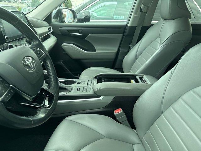 used 2021 Toyota Highlander car, priced at $32,900