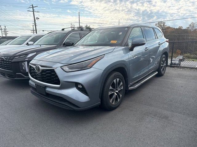used 2021 Toyota Highlander car, priced at $32,900
