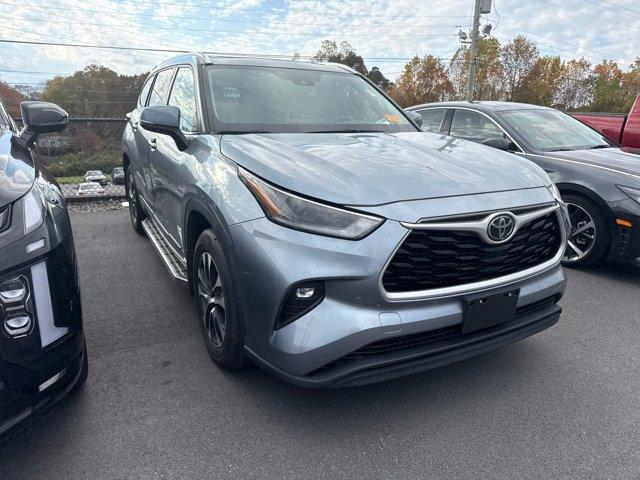 used 2021 Toyota Highlander car, priced at $32,900