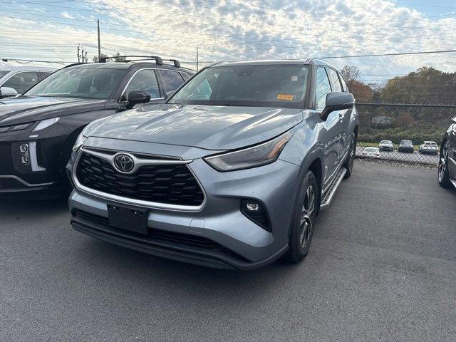 used 2021 Toyota Highlander car, priced at $32,900