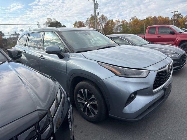used 2021 Toyota Highlander car, priced at $32,900