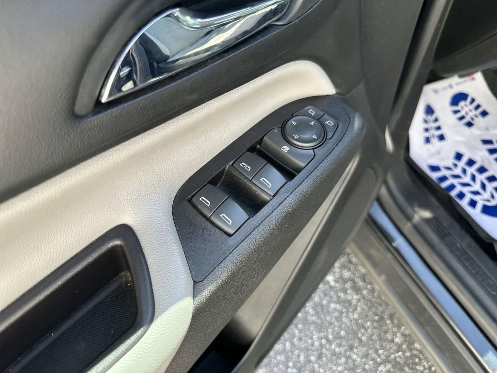 used 2022 Chevrolet Equinox car, priced at $19,900