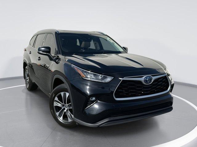 used 2020 Toyota Highlander Hybrid car, priced at $24,900