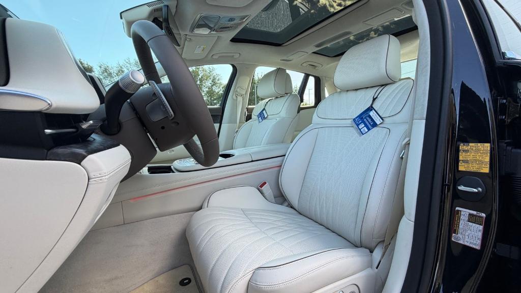 used 2025 Genesis G90 car, priced at $79,600