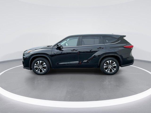 used 2023 Toyota Highlander car, priced at $39,900
