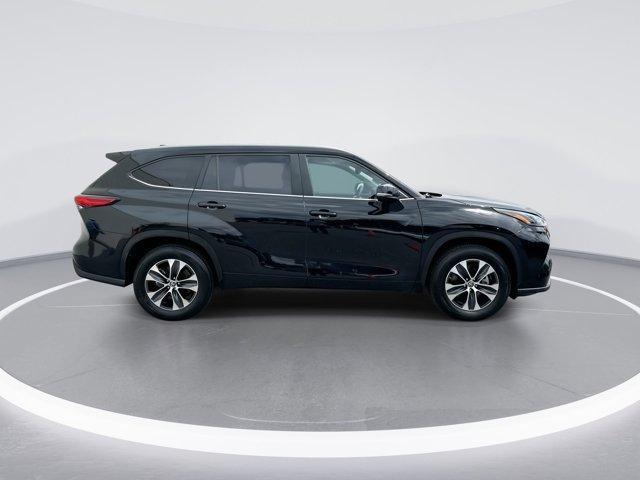 used 2023 Toyota Highlander car, priced at $39,900