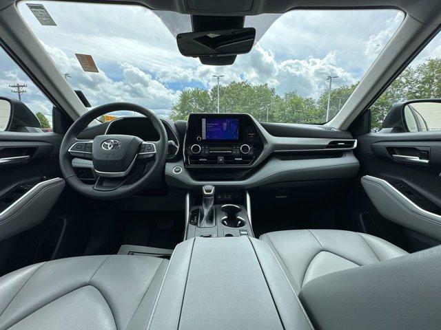 used 2023 Toyota Highlander car, priced at $39,900