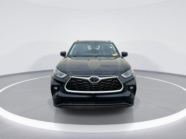 used 2023 Toyota Highlander car, priced at $39,900