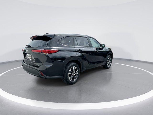 used 2023 Toyota Highlander car, priced at $39,900