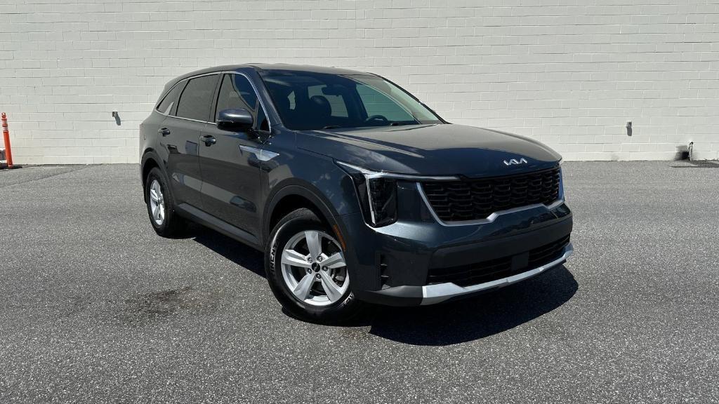 used 2024 Kia Sorento car, priced at $28,800