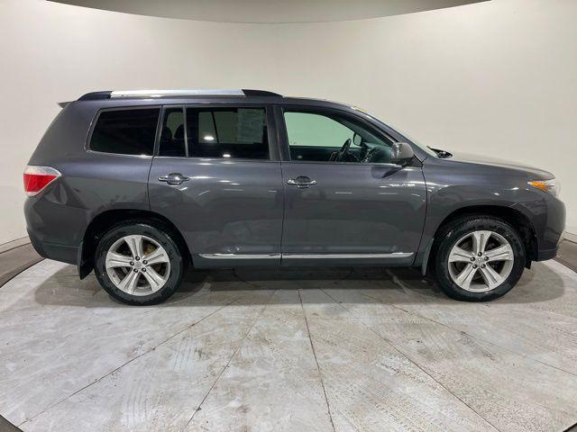 used 2013 Toyota Highlander car, priced at $12,900