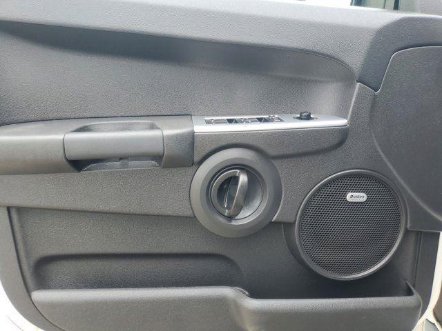 used 2008 Jeep Commander car, priced at $7,997